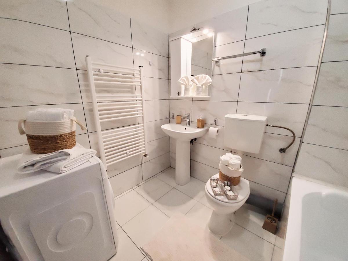 Apartament 35 Appartamento Şelimbăr Esterno foto